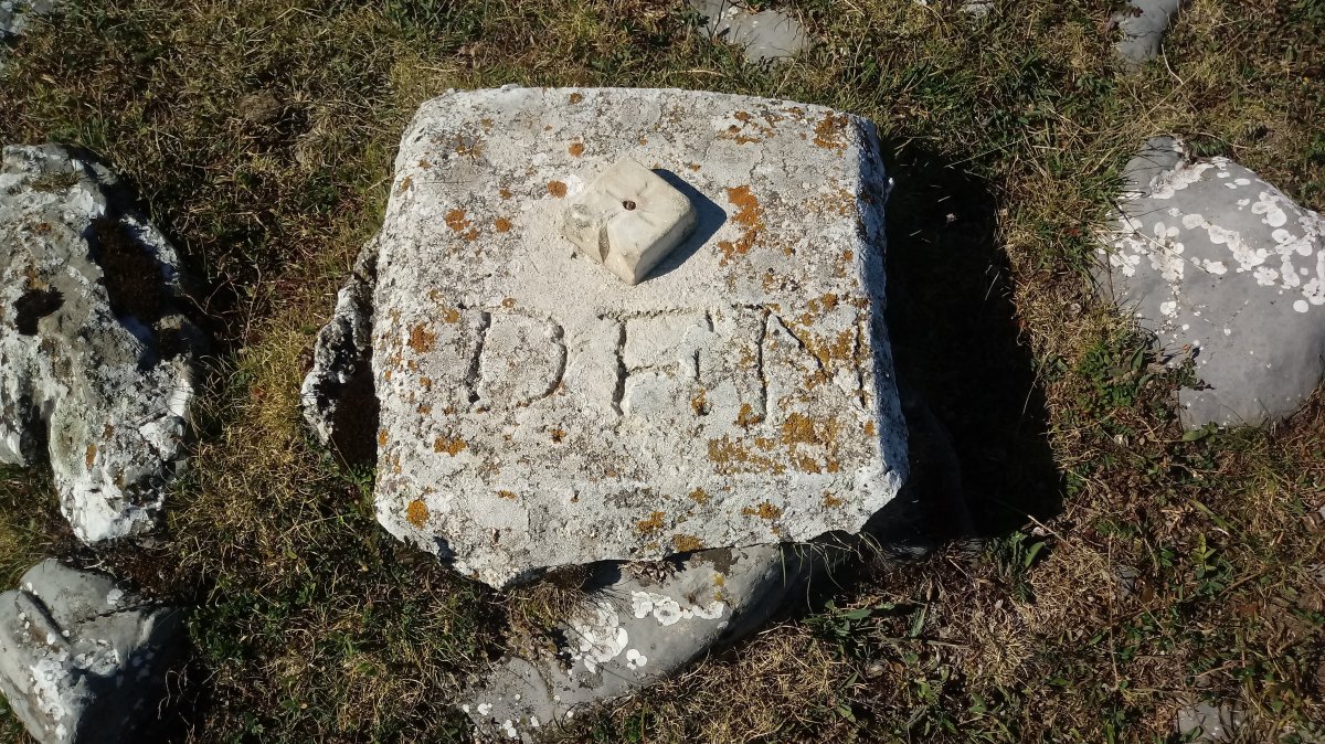 Ugaibel (1243m) tako geodesikoa