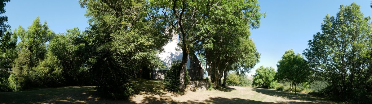 Andra Mari Zuria ermita haritzen artean, Jaurrieta