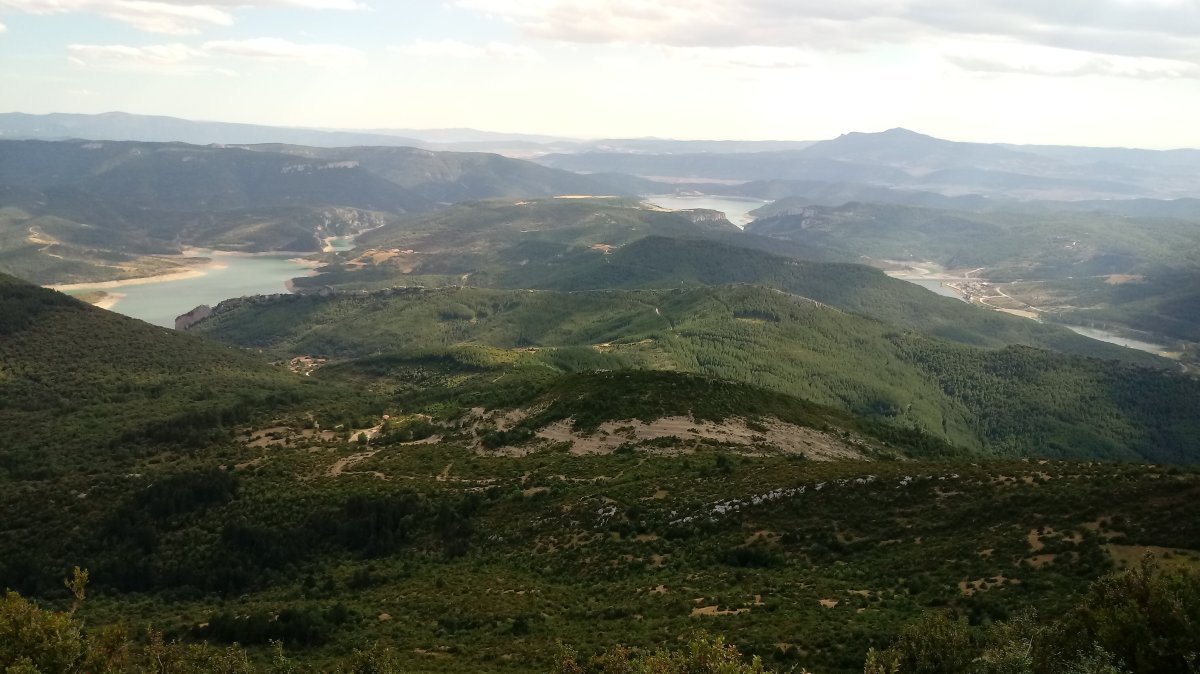 Elke (1294m) hegoalderako ikuspegia, Itoitzeko urtegia