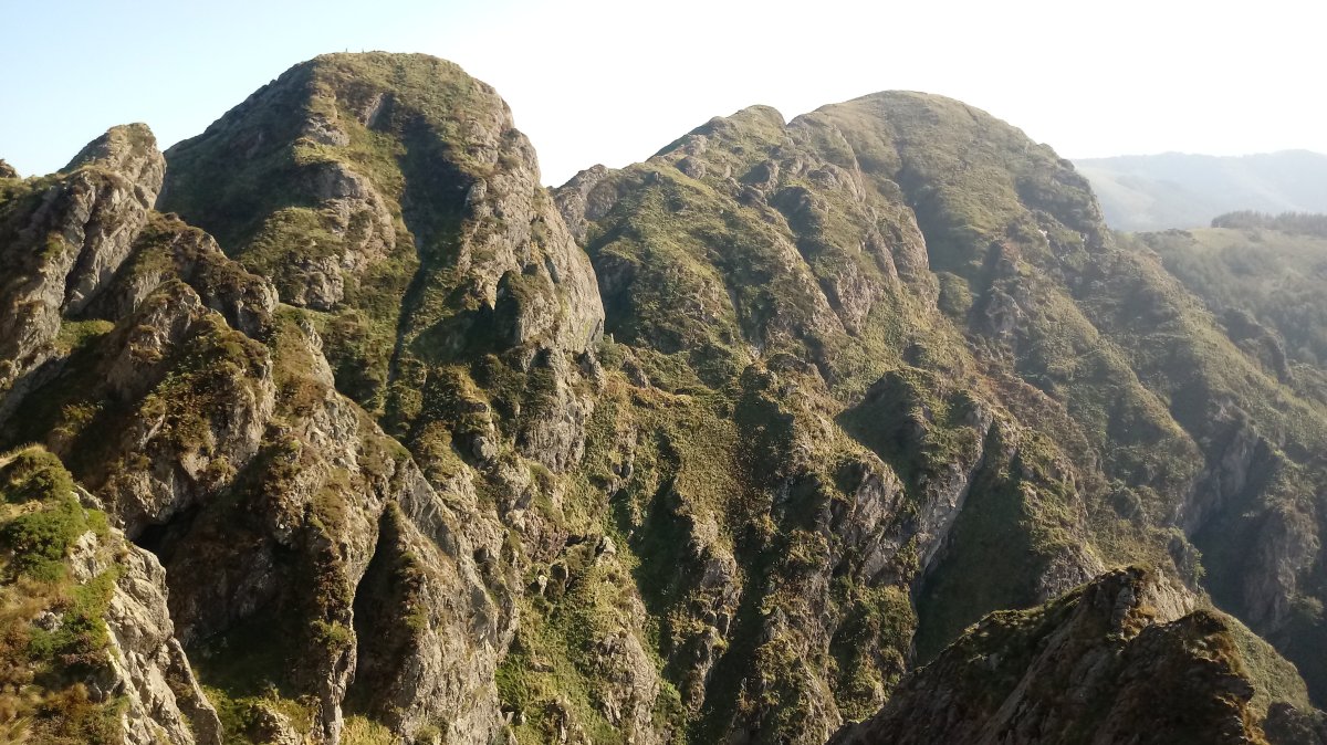 Hirumugarrieta (811m) Txurrumurru (828m) eta Erroilbide (837m) ekialdetik