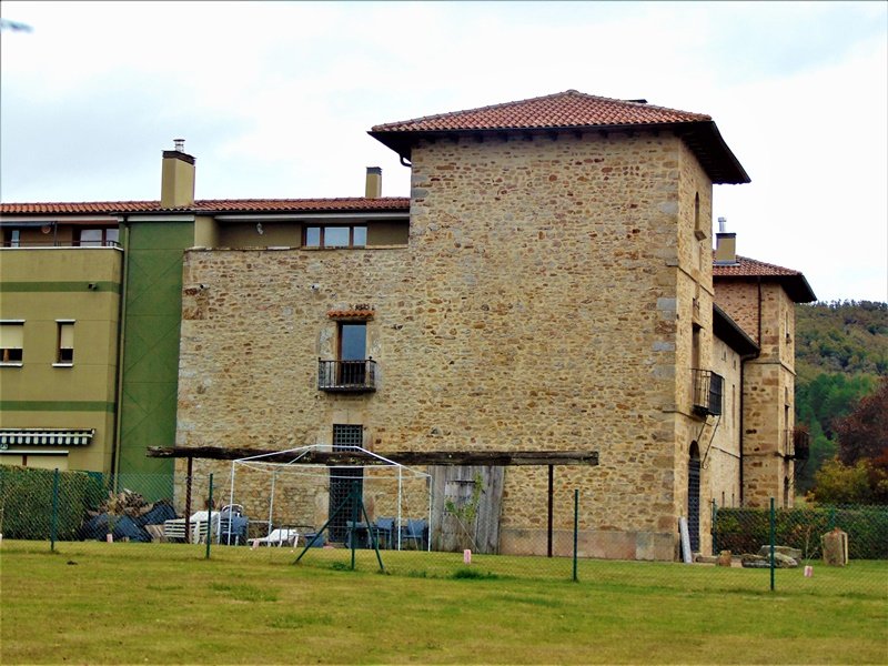 Iturrate Jauregia, Sarrian