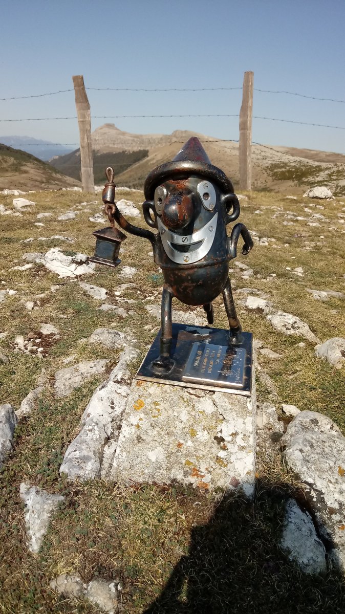 Goñiko Gainak (1265m) ikastolaren postontzia