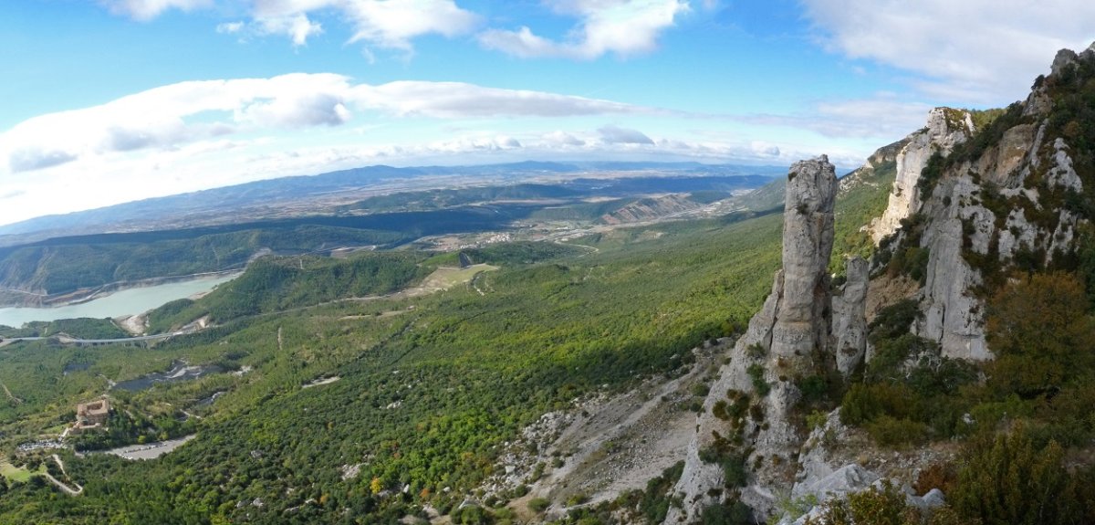 Monolito ikusgarria Rallar azpian