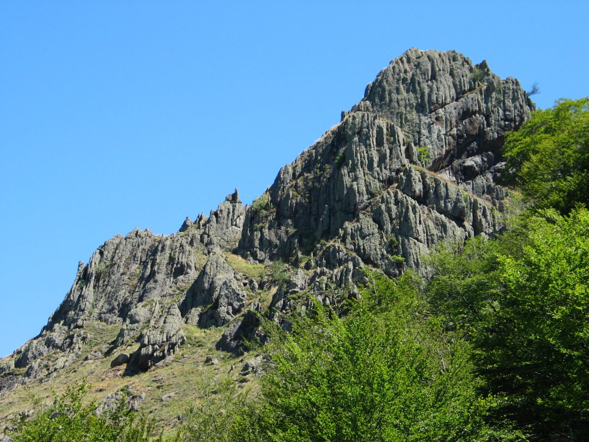 Mendebaleko haitz batzuk, Ireitik Zuziniatera jaisten den errepidetik
