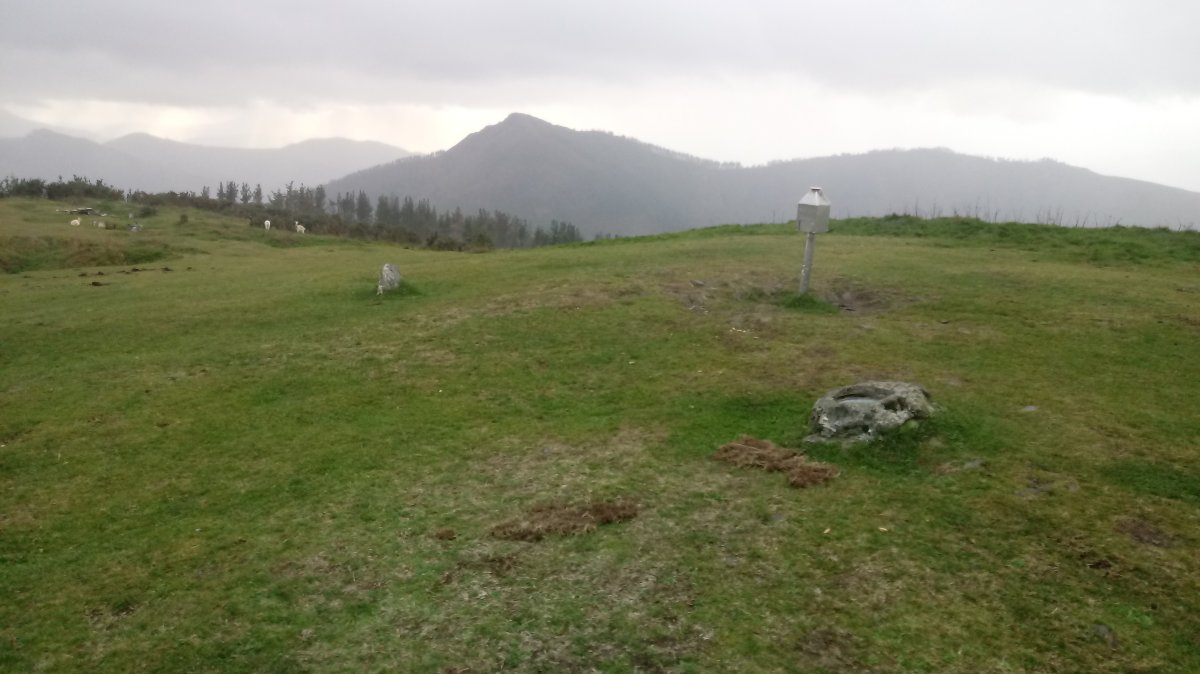 Akondia (749m) tontorra