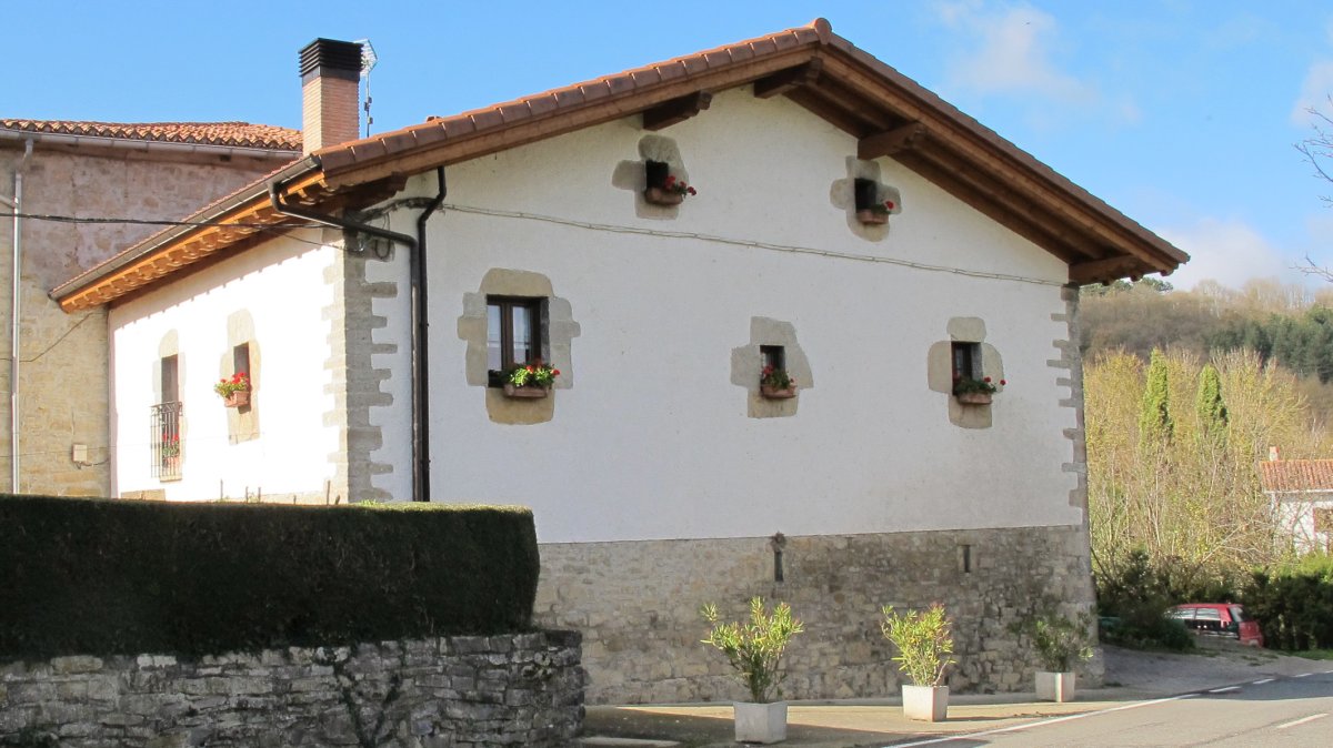 Dorreko maisterretxea, Udabe-Basaburua