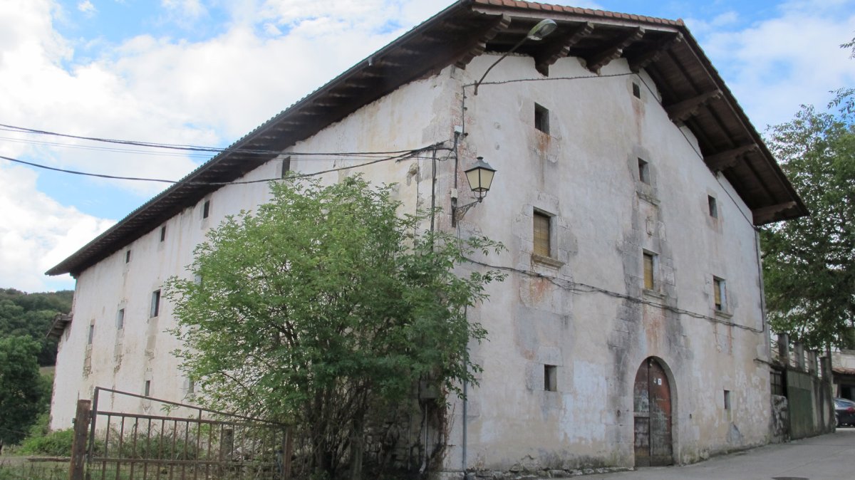 Asiñenea etxea, Muskitz-Imotz