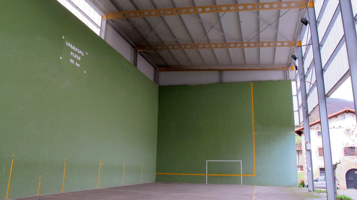 Larrazpil Plaza pilotalekua, Goldaratz-Imotz