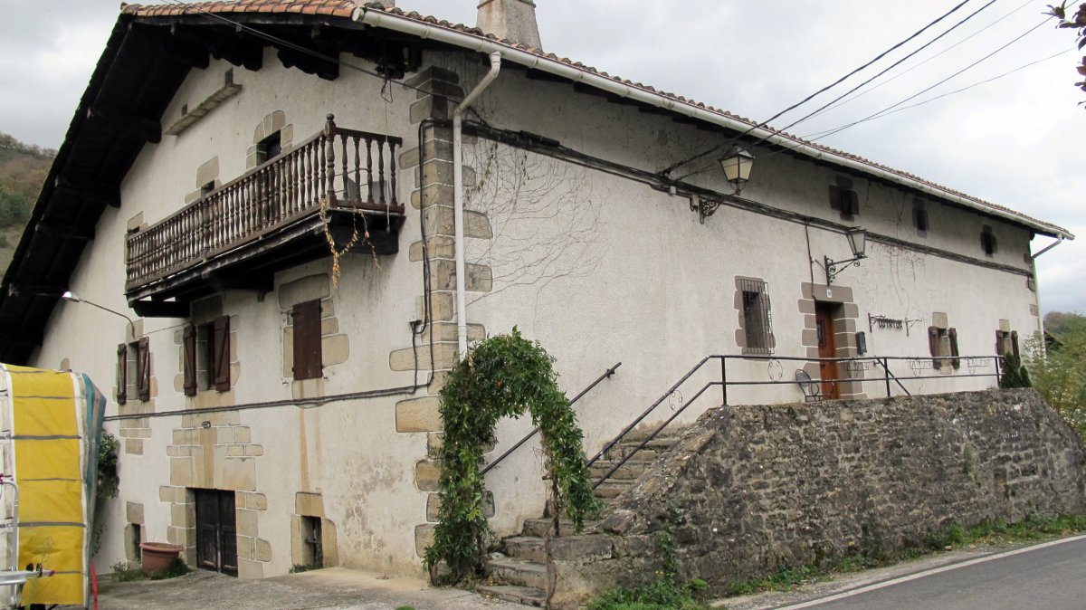 Apezenea exea, Latasa-Imotz