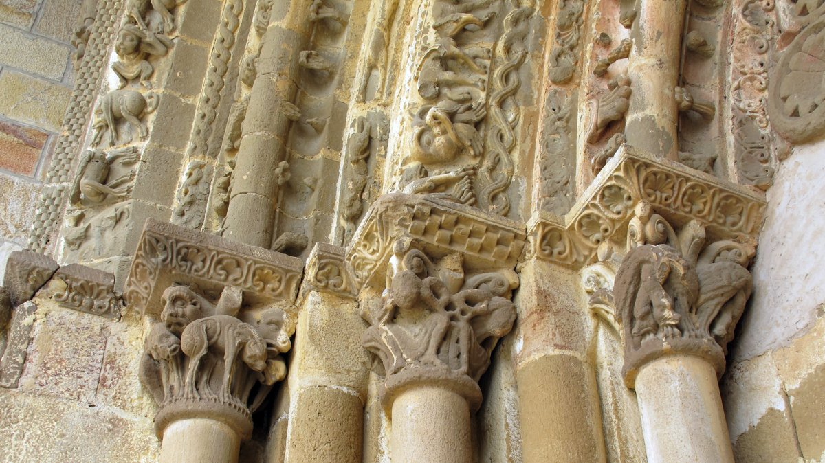 Leire monastegia, Esa