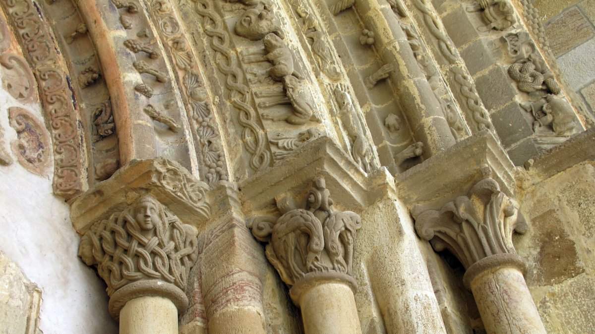 Leire monastegia, Esa