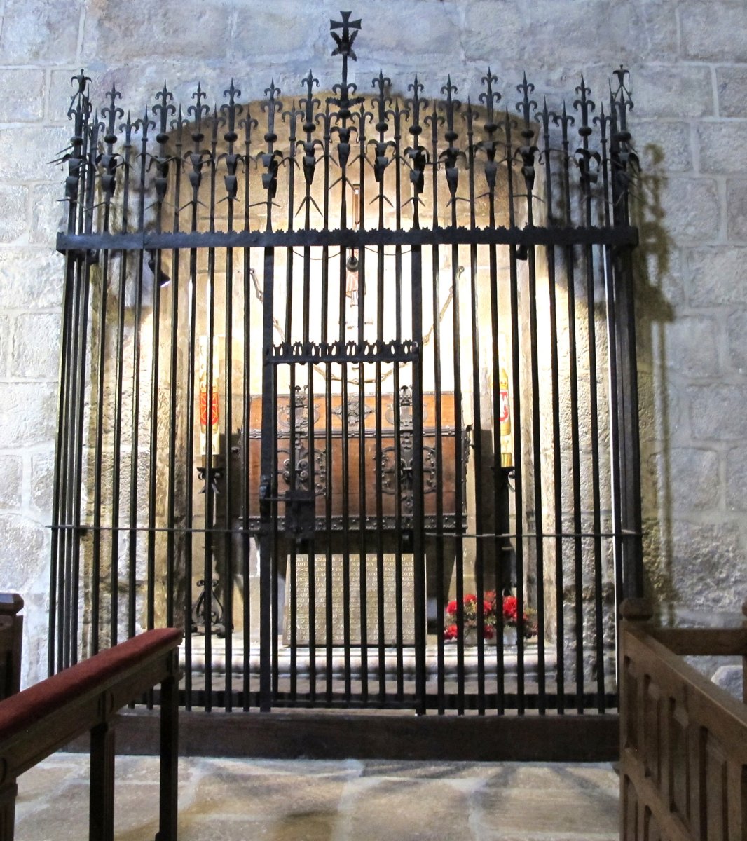 Leire monastegia, Esa