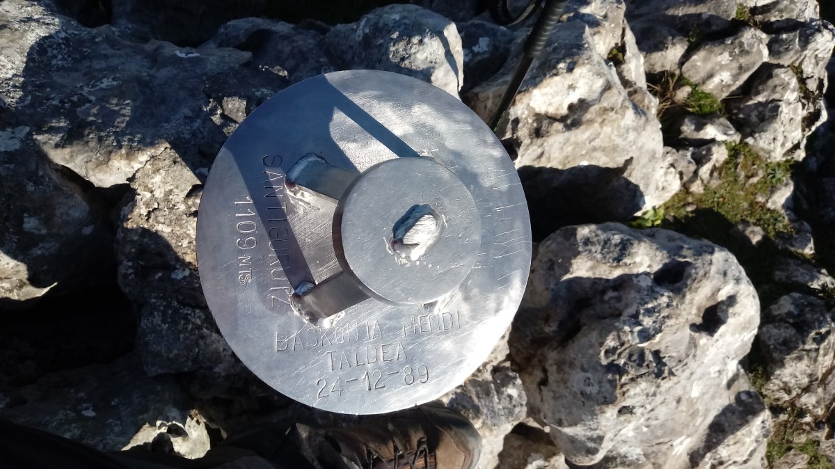 Santikurutz (1111m) postontzia