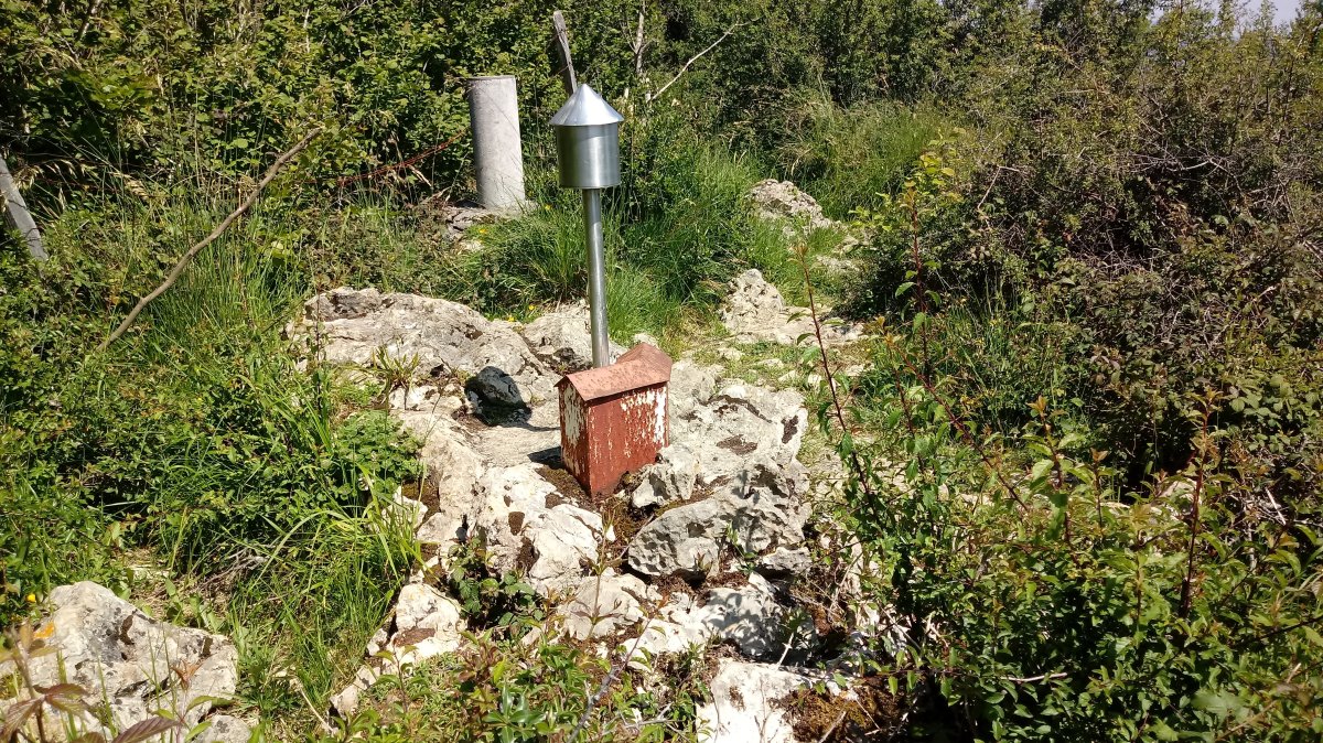 Lizarreta (537m) postontzia eta erpin geodesikoa