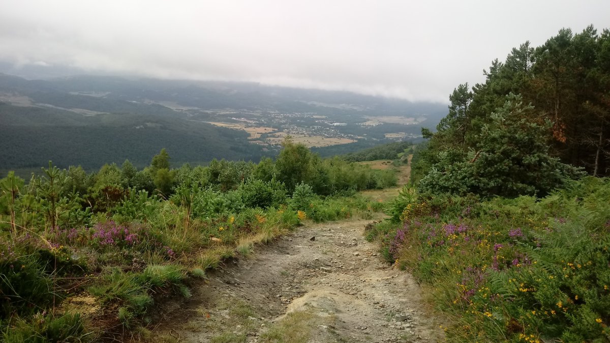 Berretin (1226m) igoera bidean atzera begirada