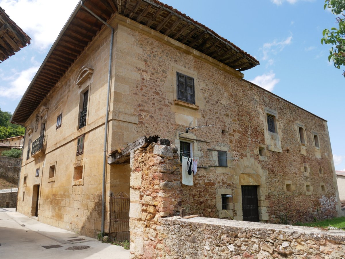 Fernandez de Viana jauregia, Apilaiz