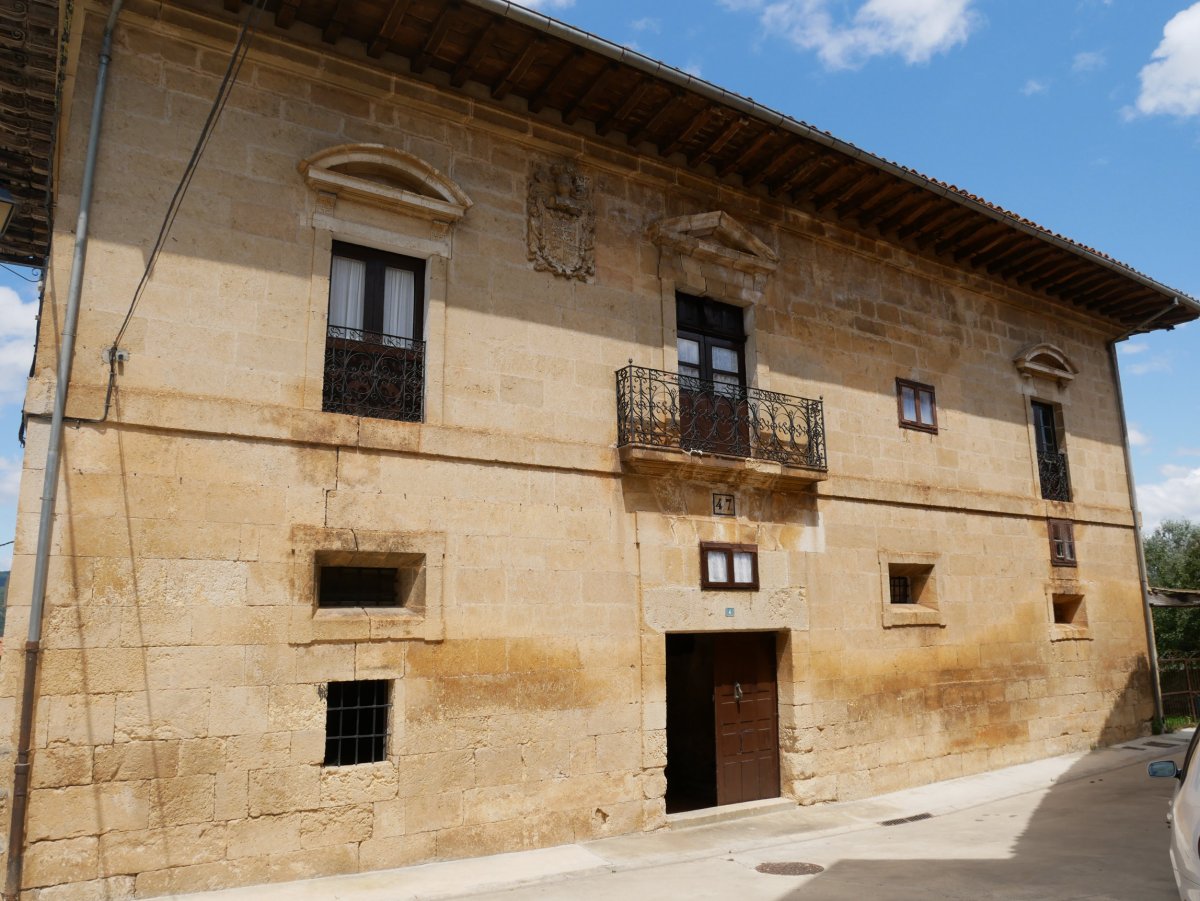 Fernandez de Viana jauregia, Apilaiz