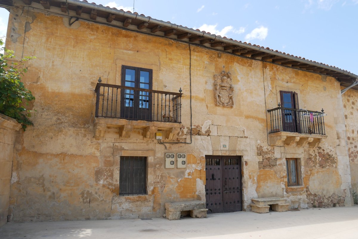 Yurre jauregia, Apilaiz