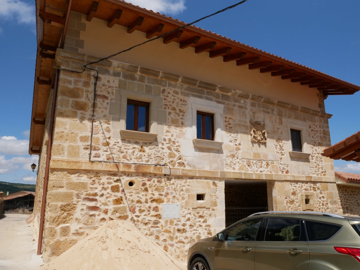 Lesparako plaza, Apilaiz