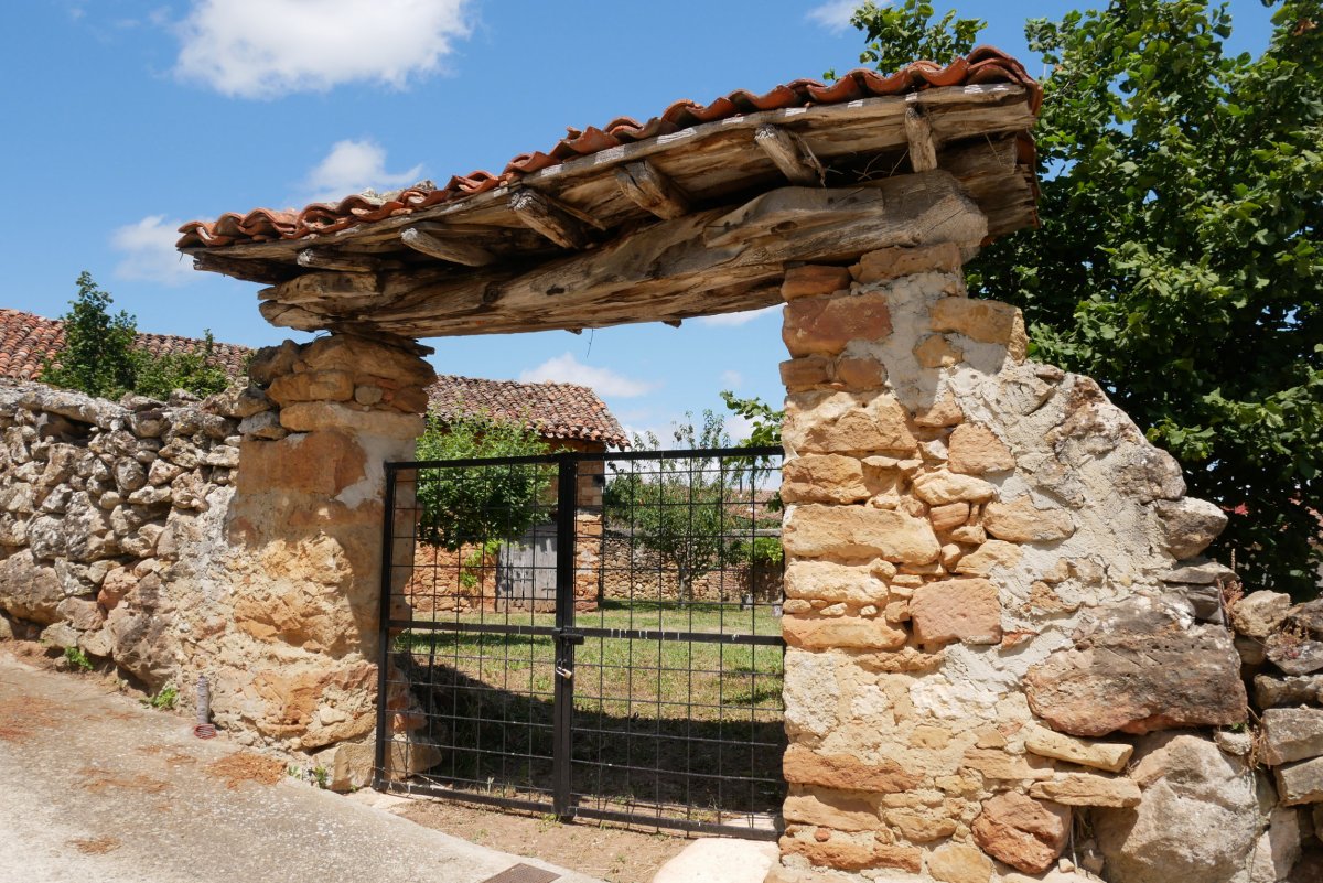 Bengara auzoko etxe baten sarrerako langa, Apilaiz