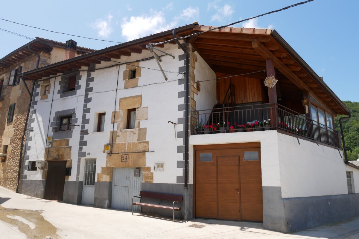 Goikara auzoko etxeak, Apilaiz