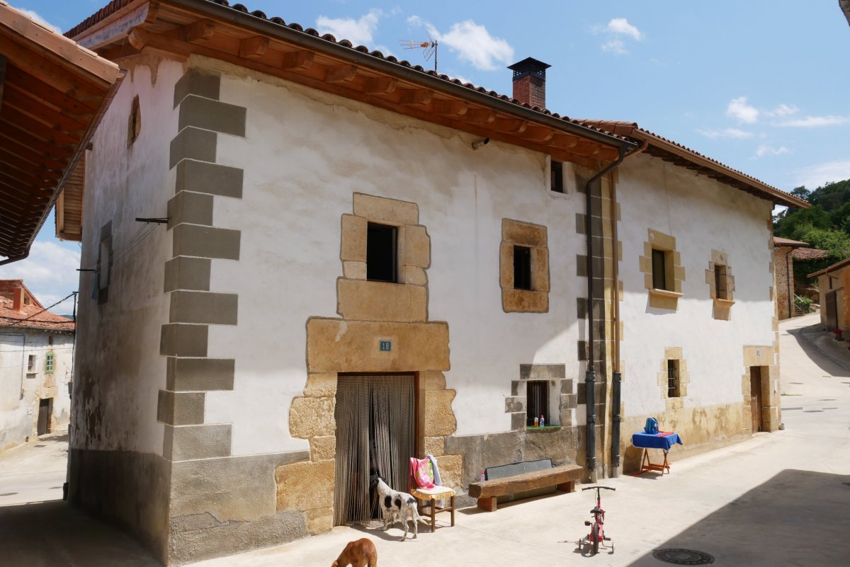 Goikara auzoko etxeak, Apilaiz