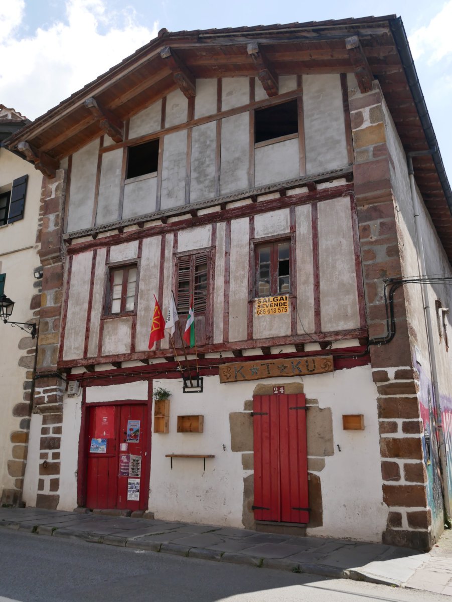 Mikelezkerrenia etxea, Bera