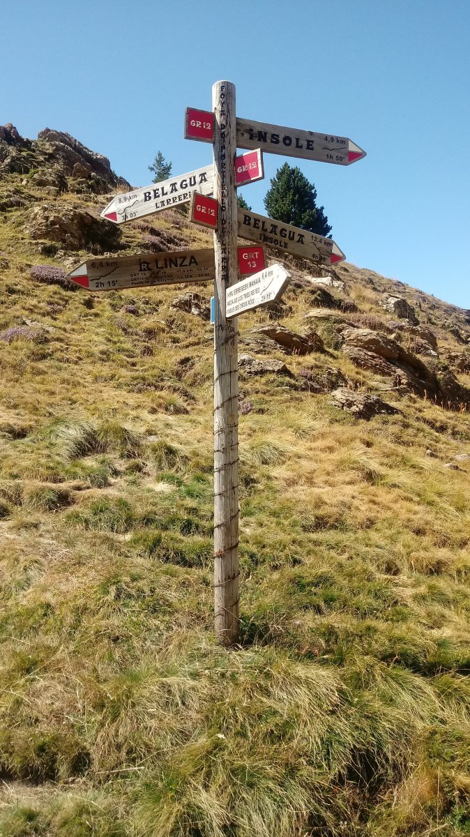 Larrako Ateak sakonguneko bidegurutzea