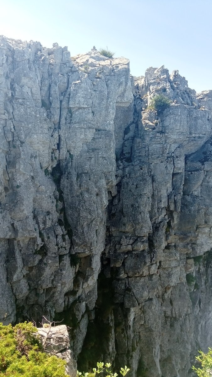 Ezkaurretxikia (1763m) tontorreko amildegia