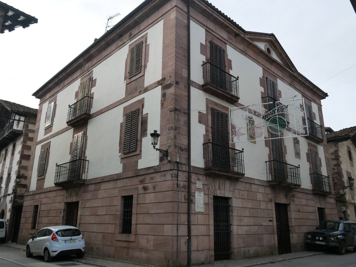 Bertiz - Ezpeleta jauregia, Doneztebe