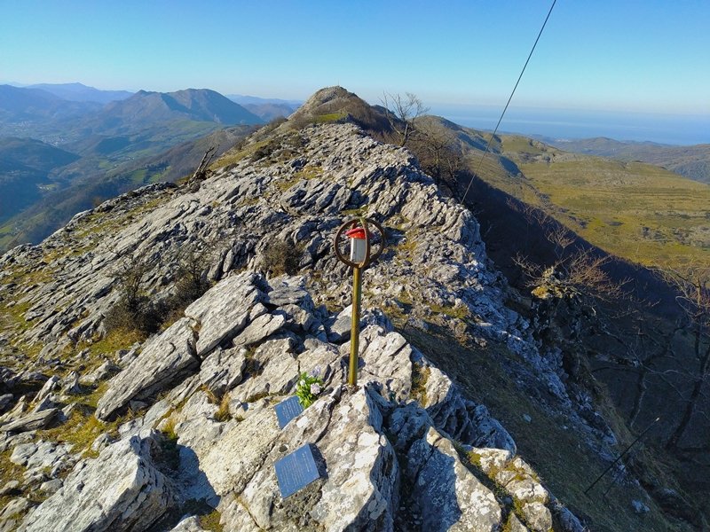 Tontorra. Atzean, Hernio