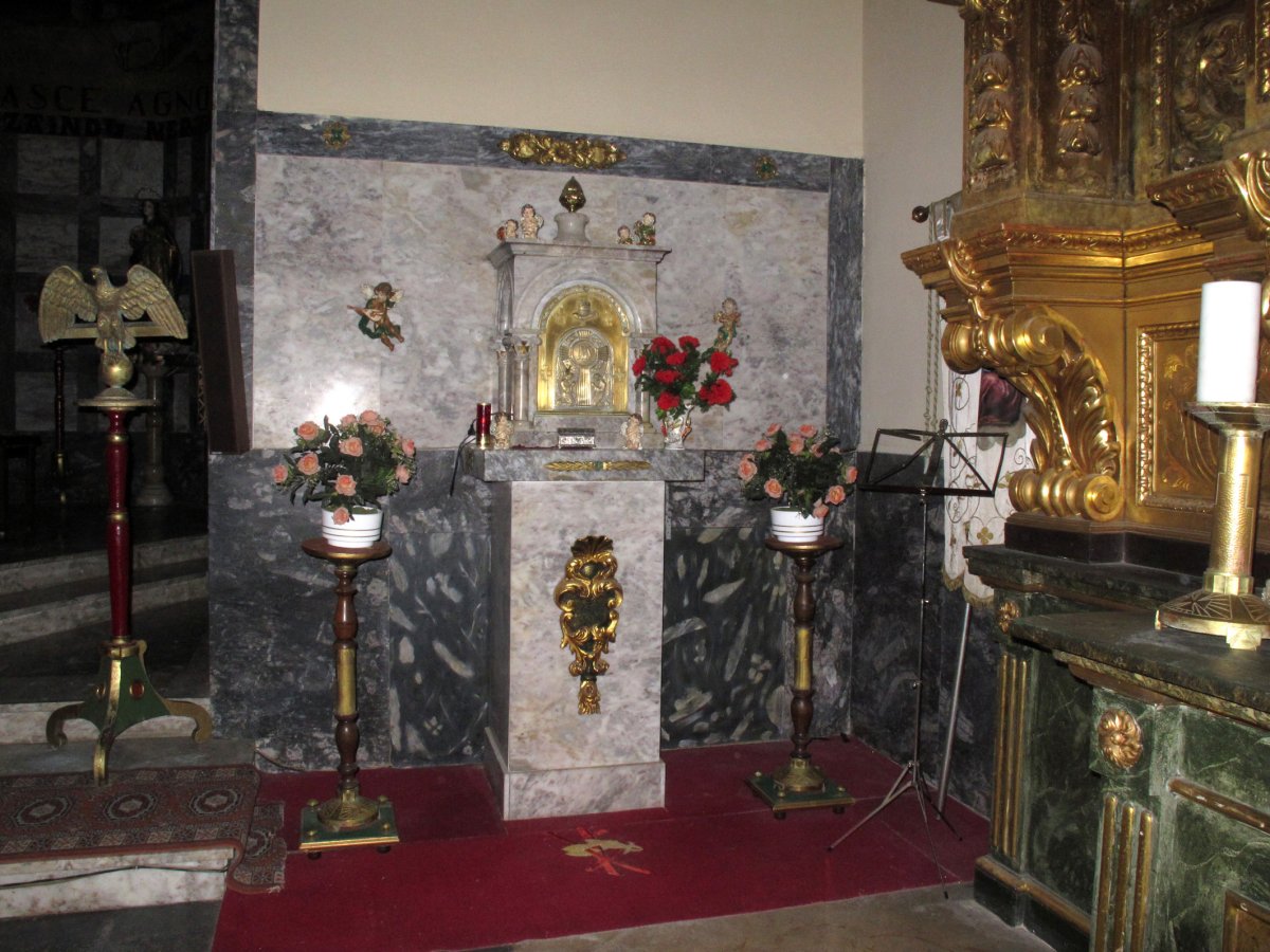 San Pedro eliza, Almandoz