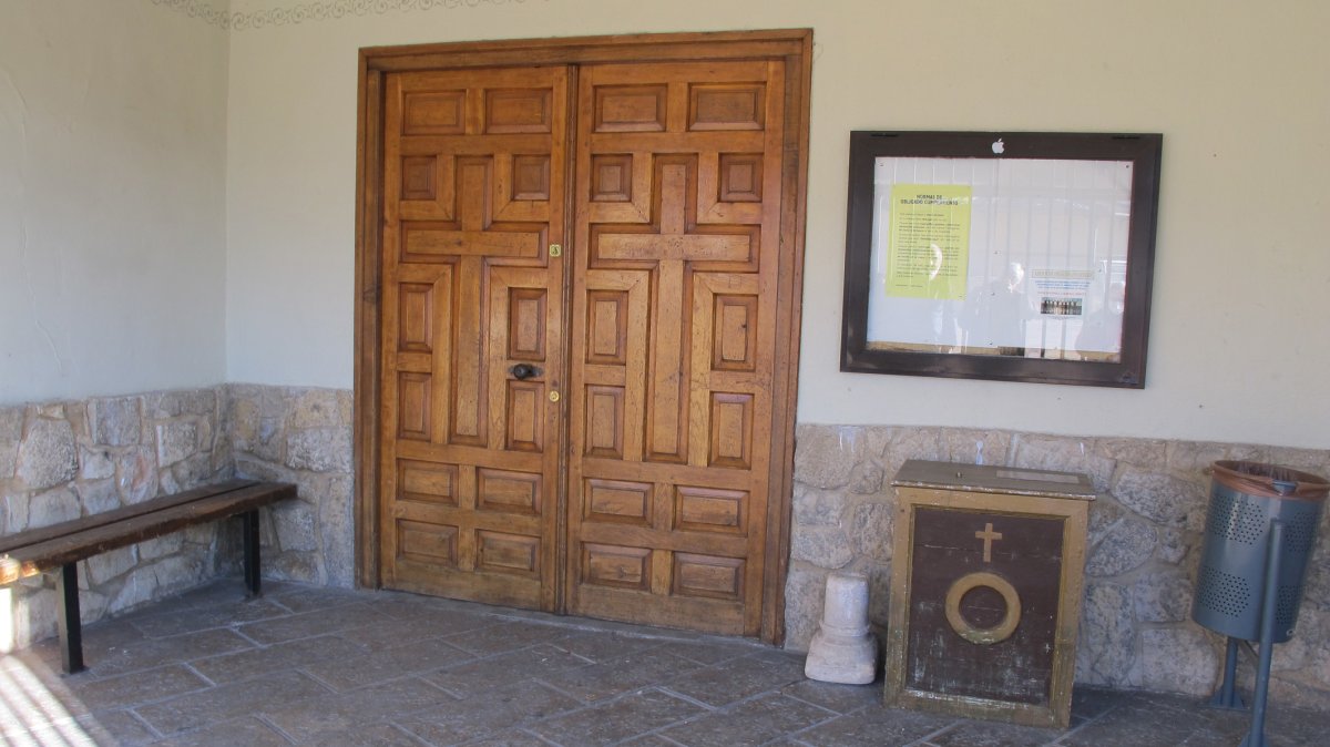 San Martin eliza, Aiegi