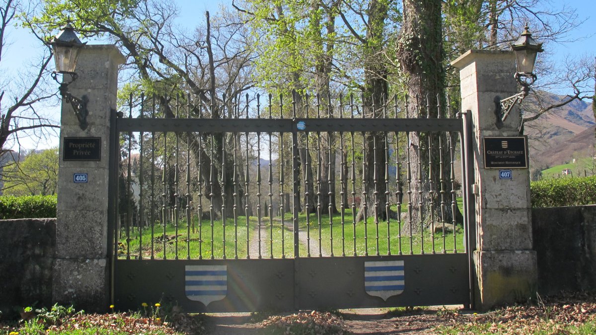 Etxauz Jauregiko sarrera pribatua, Baigorri