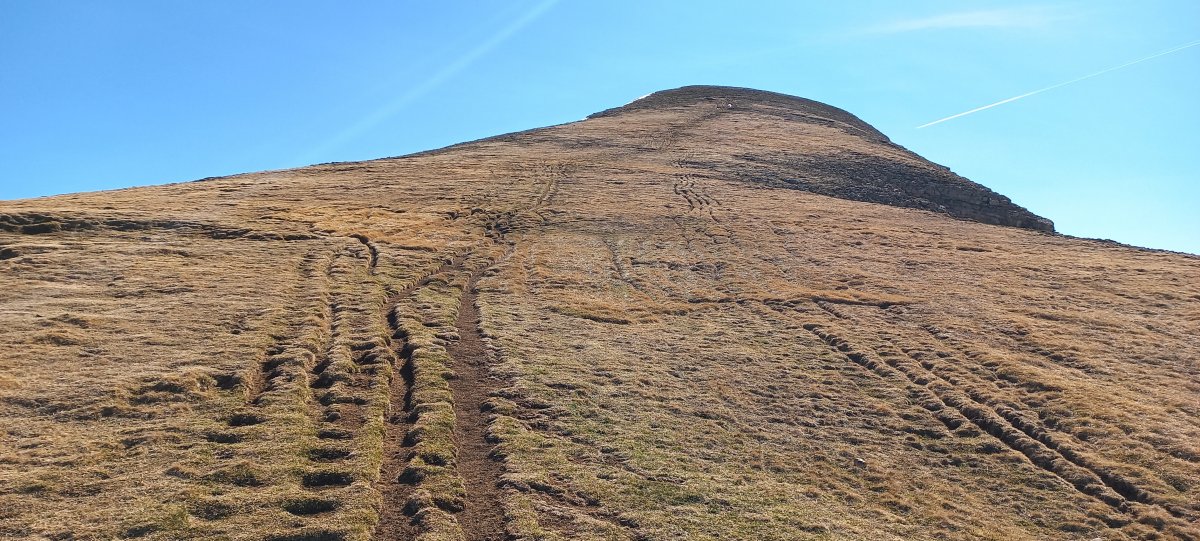 Gamueta (2329m) igoeran, maldan gora