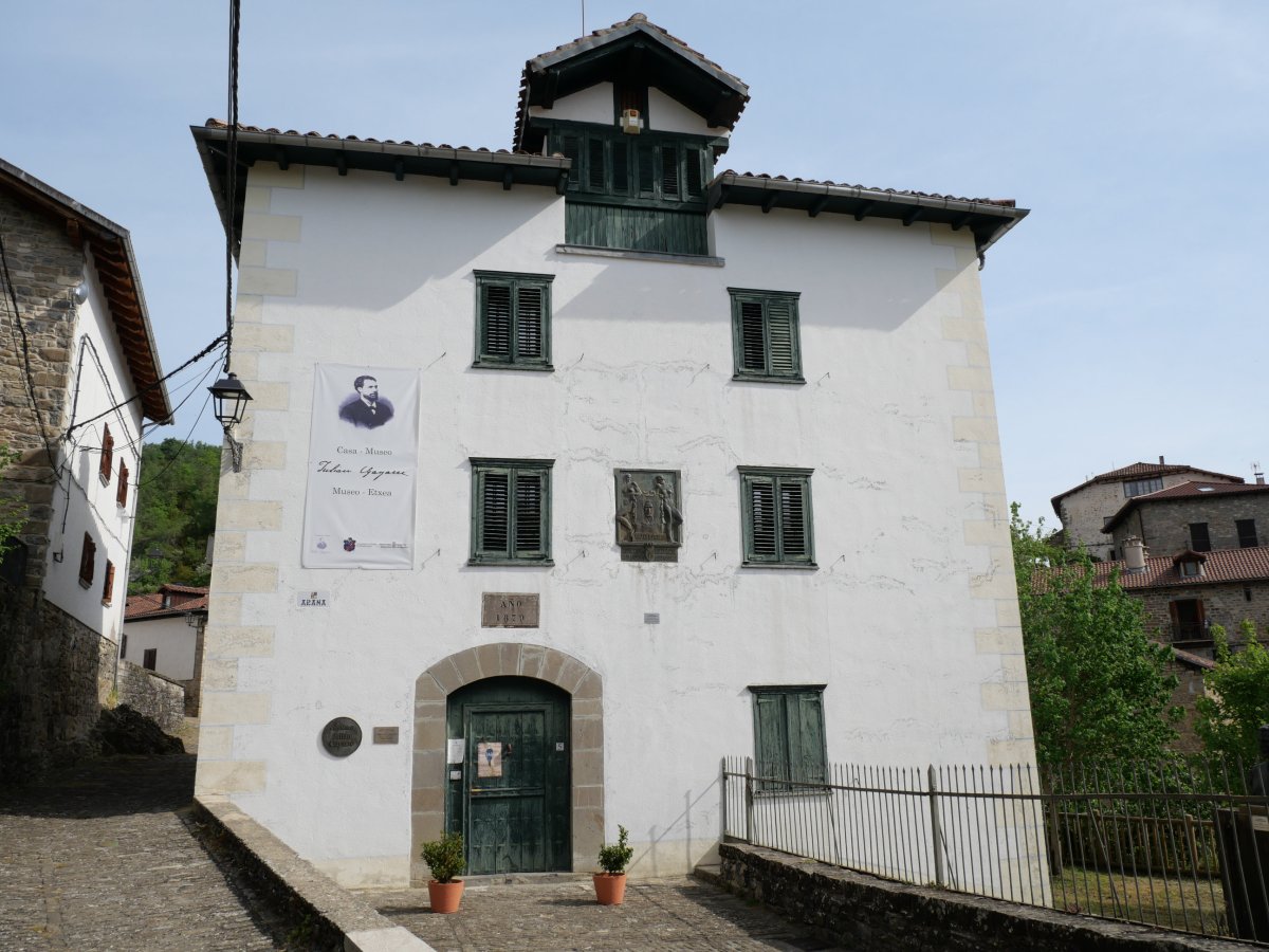 Julian Gayarreren jaiotetxea, Erronkari