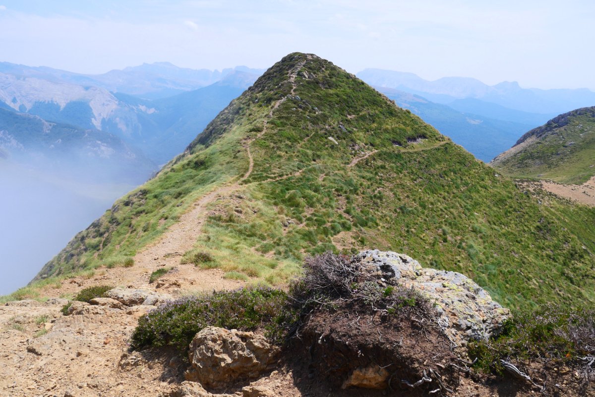 Tontorraren aurreko muinoa, Lakhura