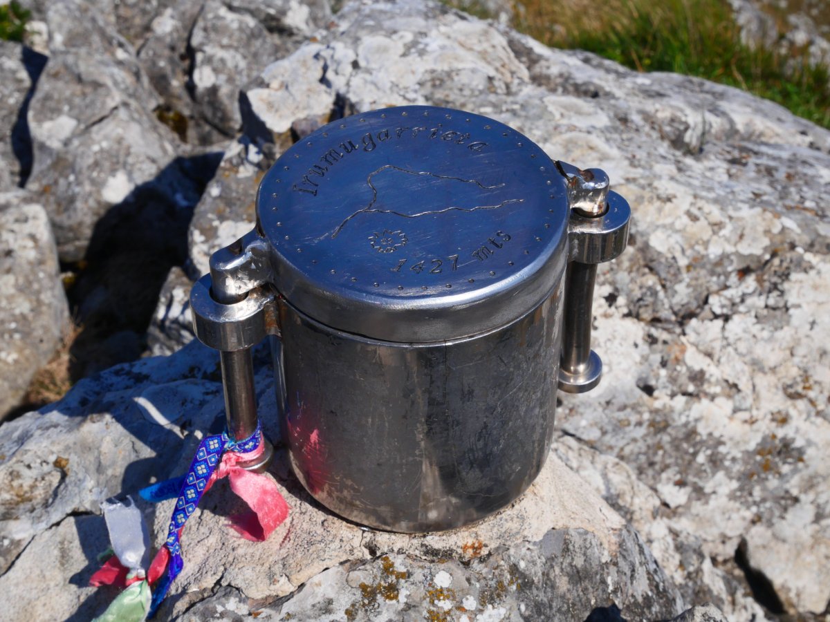 Txartelontzia, Irumugarrieta