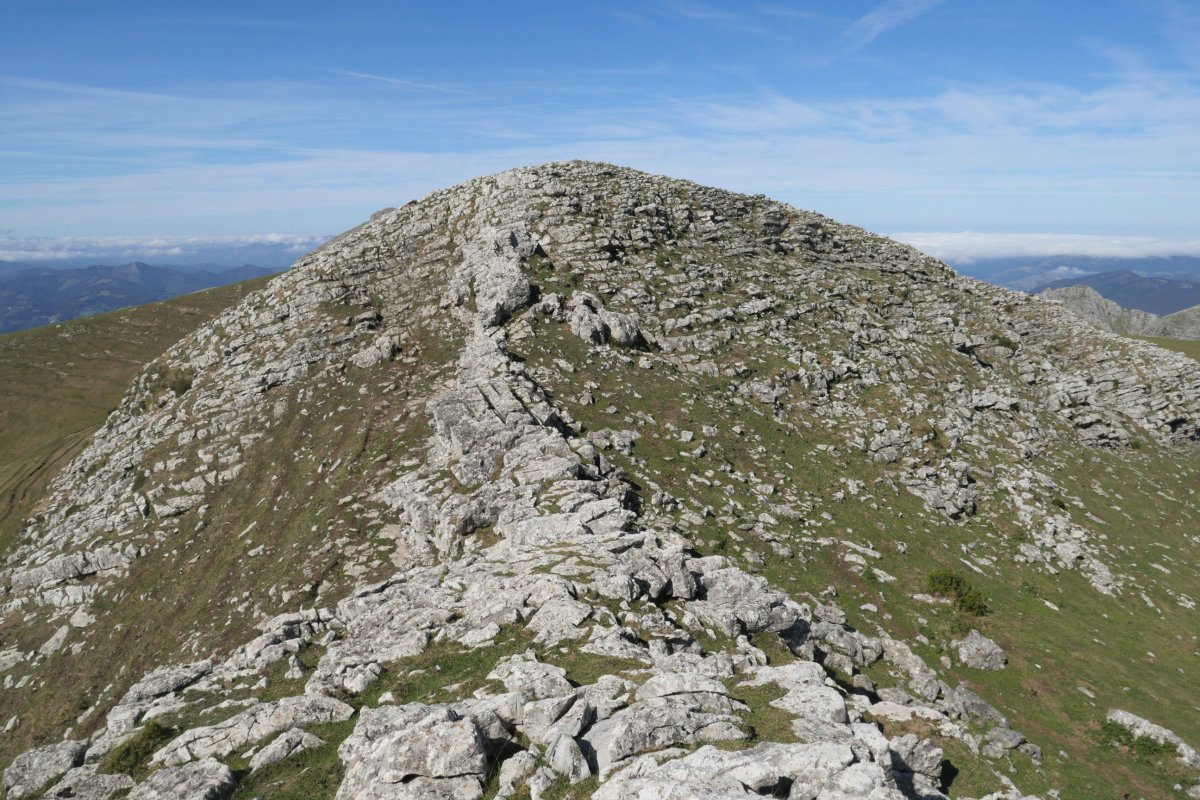 Erdiko muinoa Arrubi tontorretik