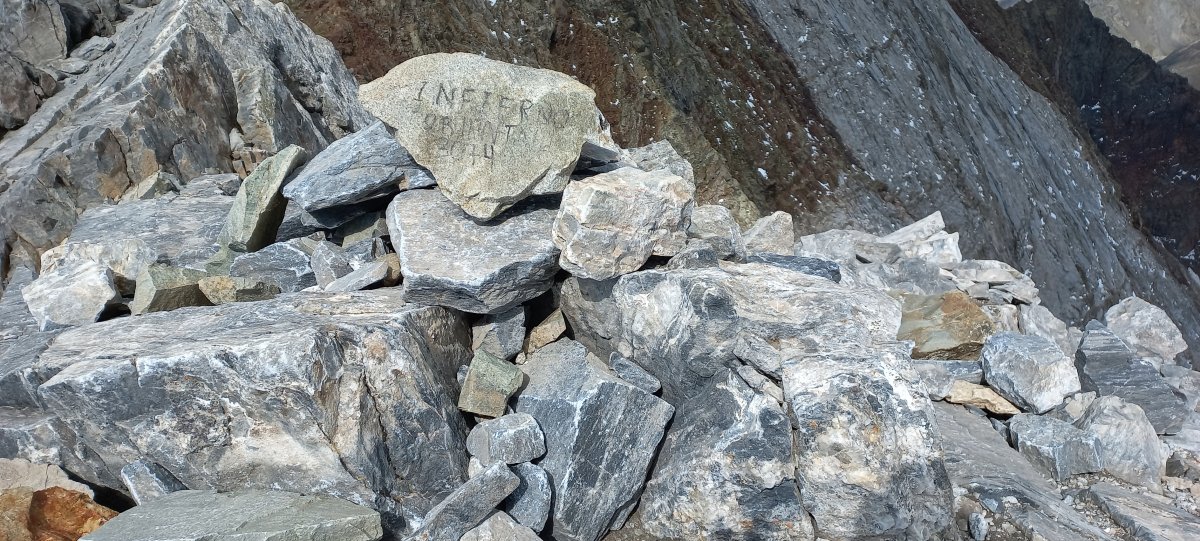 Infernuak Ek. (3078m) ekialdeko tontorra