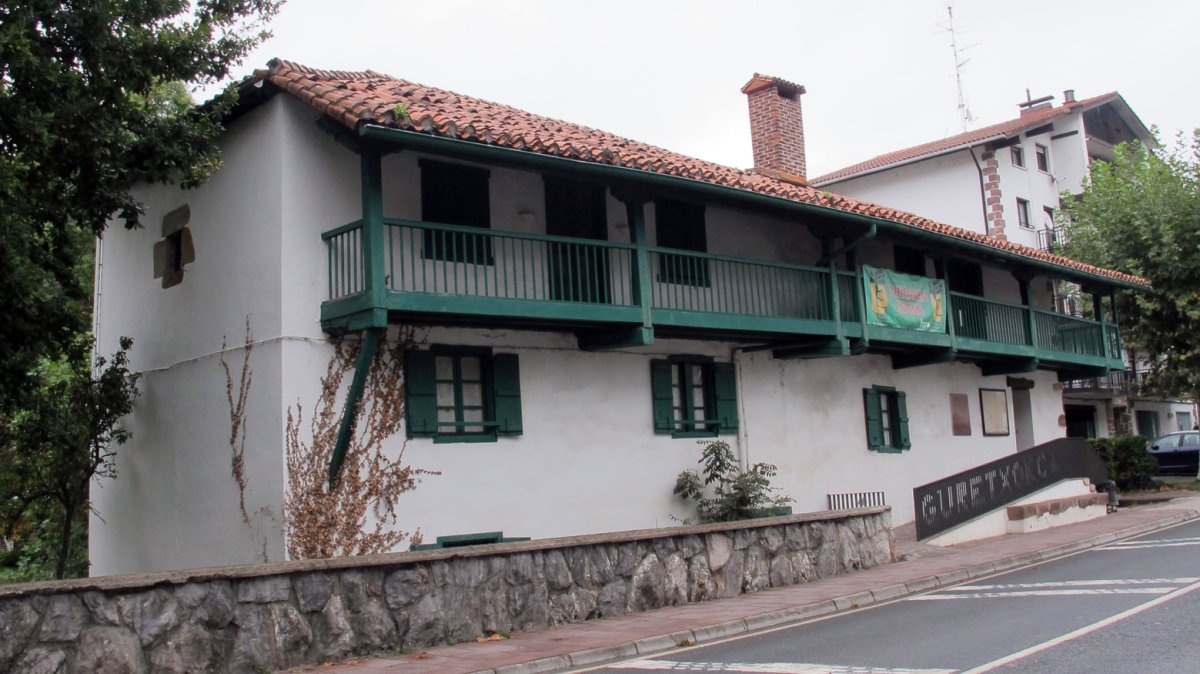 Iamotenea etxea, Bera