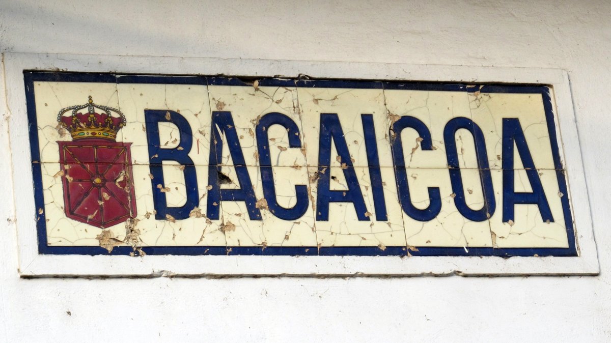 Herri sarreko kartela, Bakaiku