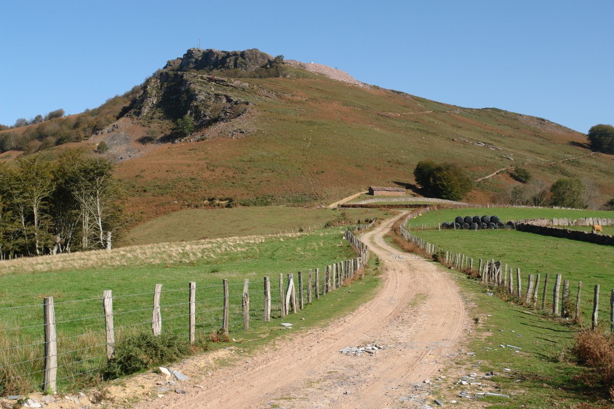 Legate, Legate eta Larratzu arteko lepotik