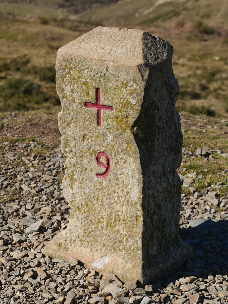 R9 mugarria, Manddale