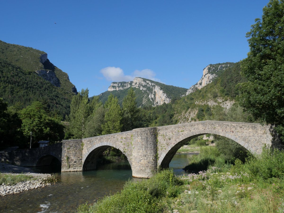 Abiapuntua, Burgiko zubia