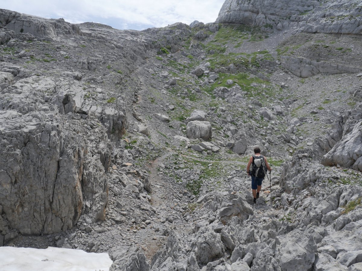 Lapiazean barrena Auñamendira gerturatzen
