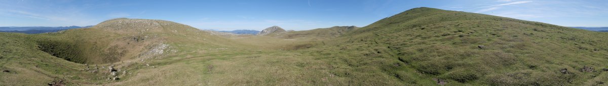 Bustia ezker aldean eta Gañeta eskubi aldean