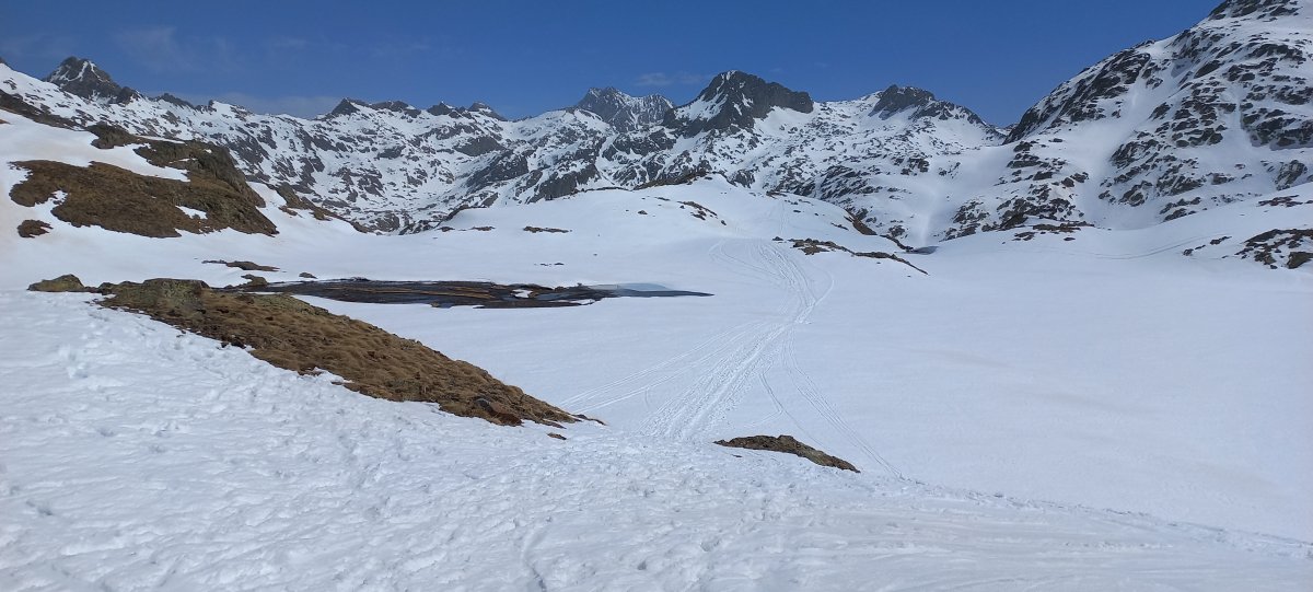 Tebarray (2886m) goiko iboi urdina izoztuta