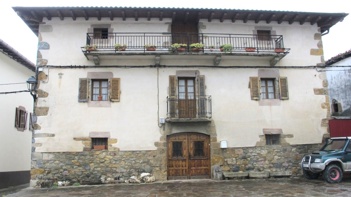 Apezenea etxea, Saldias