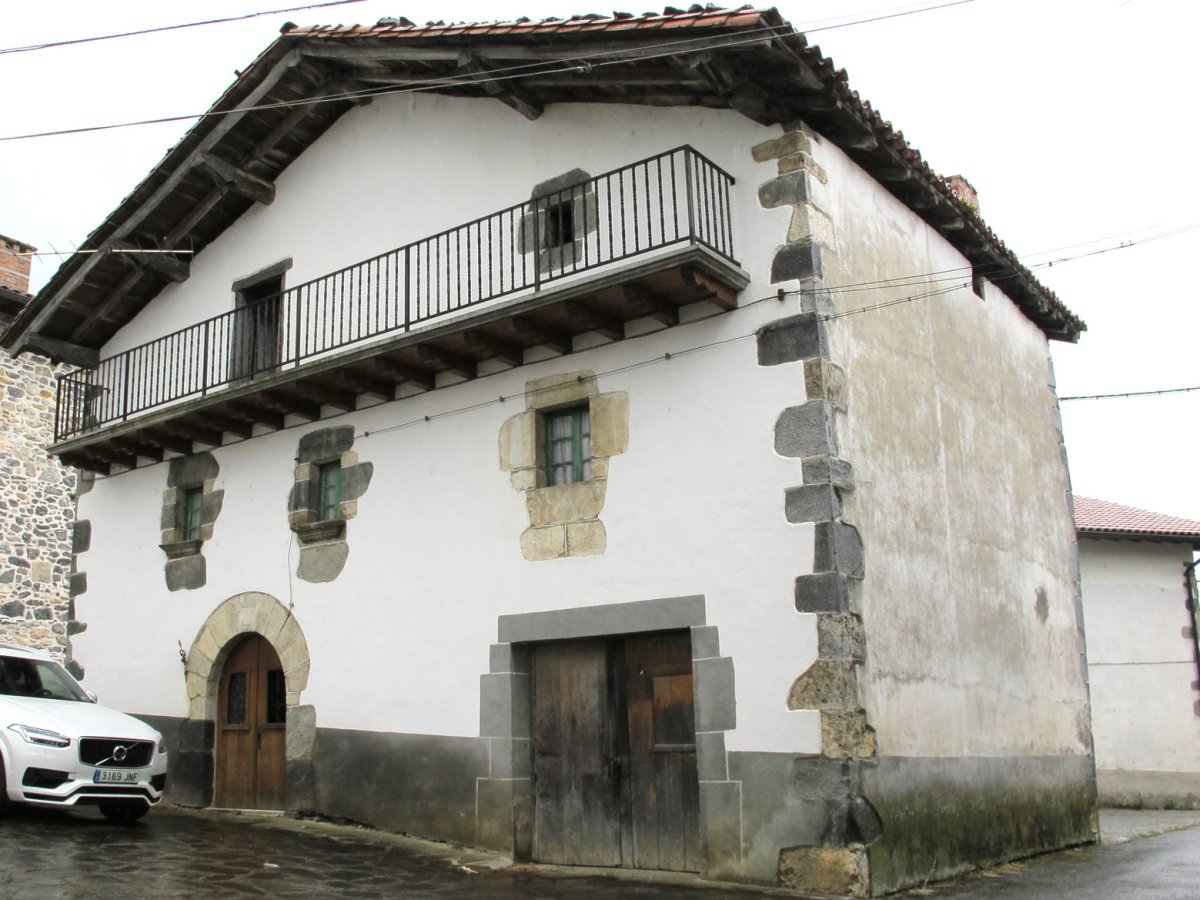 Arotzenea etxea, Saldias